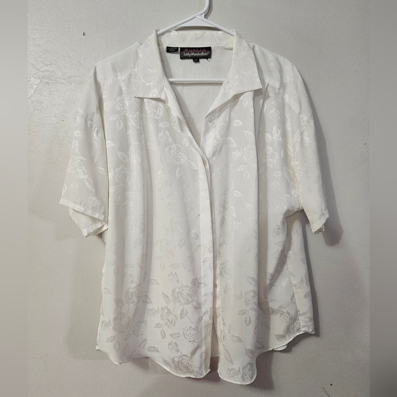 Lady Manhatten White Floral Women's Button Up Top! - Picture 1 of 5
